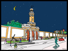 Cargar imagen en el visor de la galería, Portada del Arsenal militar de Cartagena. Vista nocturna.  Ilustración a todo color y detalle, impresa directamente sobre lienzo de alto gramaje. Impresión digital con tinta ecosolvente y protección de barniz mate.  El lienzo va montado sobre tablero de DM con un grosor de 5 milímetros y lacado en negro en el anverso. Cuenta con un colgador en el reverso.  Sus medidas son 40x28 centímetros. 