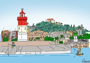 Ilustración del puerto de Cartagena con el Faro de Navidad y el de la Curra al fondo.  Ilustración a todo color y detalle, impresa directamente sobre lienzo de alto gramaje. Impresión digital con tinta ecosolvente y protección de barniz mate.  El lienzo va montado sobre tablero de DM con un grosor de 5 milímetros y lacado en negro en el anverso. Cuenta con un colgador en el reverso.  Sus medidas son 40x28 centímetros. 